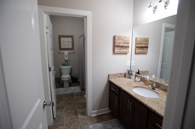 1103 S McMahan Dr, Gallatin, TN 37066