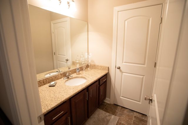1103 S McMahan Dr, Gallatin, TN 37066