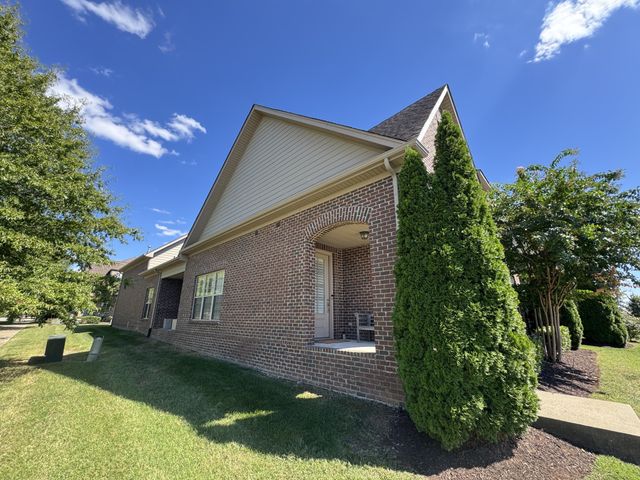 1103 S McMahan Dr, Gallatin, TN 37066