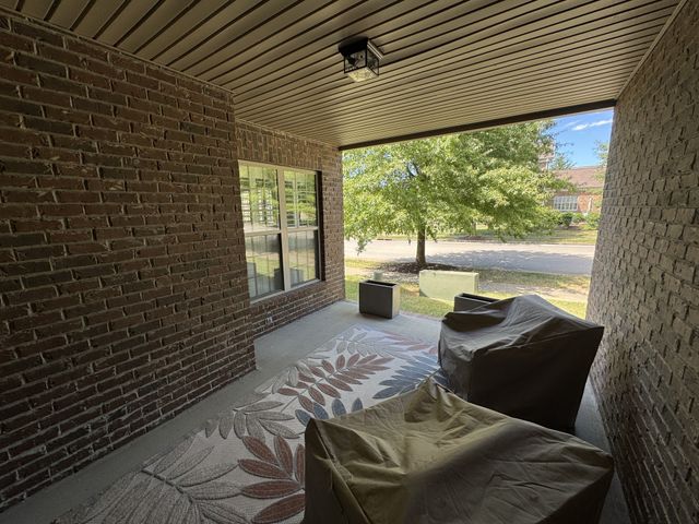 1103 S McMahan Dr, Gallatin, TN 37066