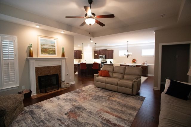 1103 S McMahan Dr, Gallatin, TN 37066