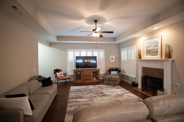 1103 S McMahan Dr, Gallatin, TN 37066