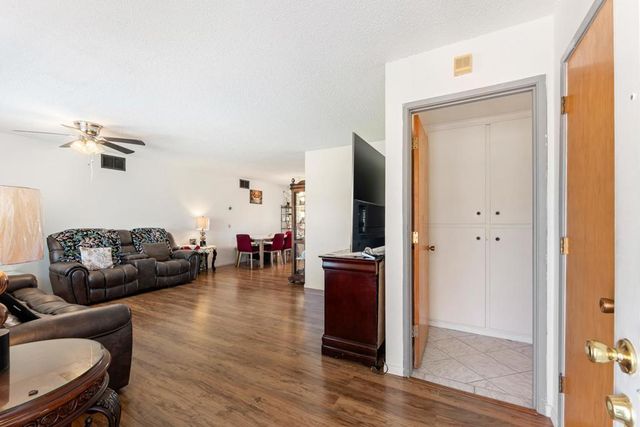 381 Olympia Way, Hemet, CA 92543