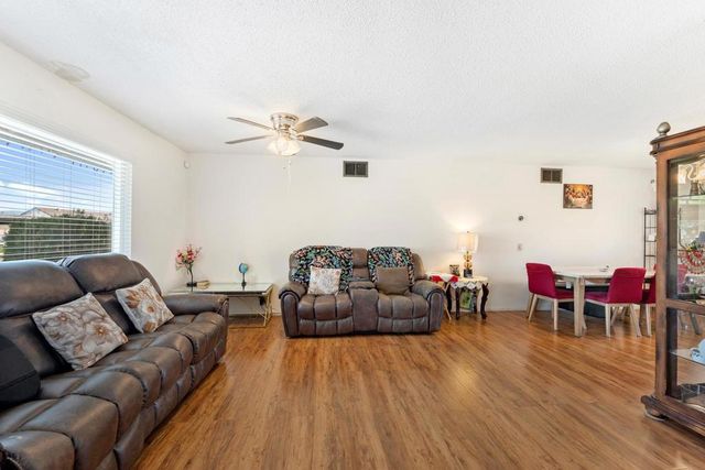 381 Olympia Way, Hemet, CA 92543