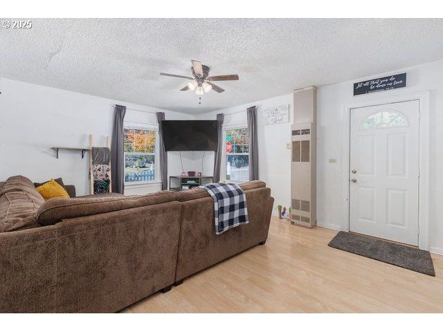 2303 LONG St, Sweet Home, OR 97386