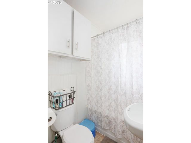 2303 LONG St, Sweet Home, OR 97386