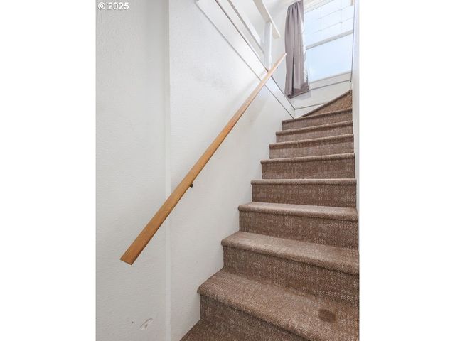 2303 LONG St, Sweet Home, OR 97386