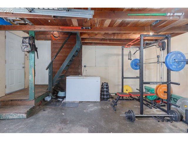 2303 LONG St, Sweet Home, OR 97386