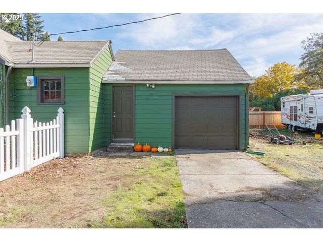 2303 LONG St, Sweet Home, OR 97386