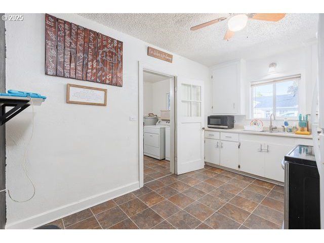 2303 LONG St, Sweet Home, OR 97386