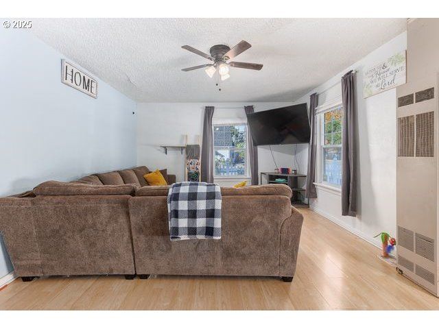 2303 LONG St, Sweet Home, OR 97386