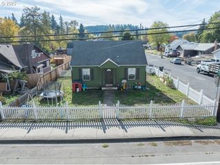 2303 LONG St, Sweet Home, OR 97386