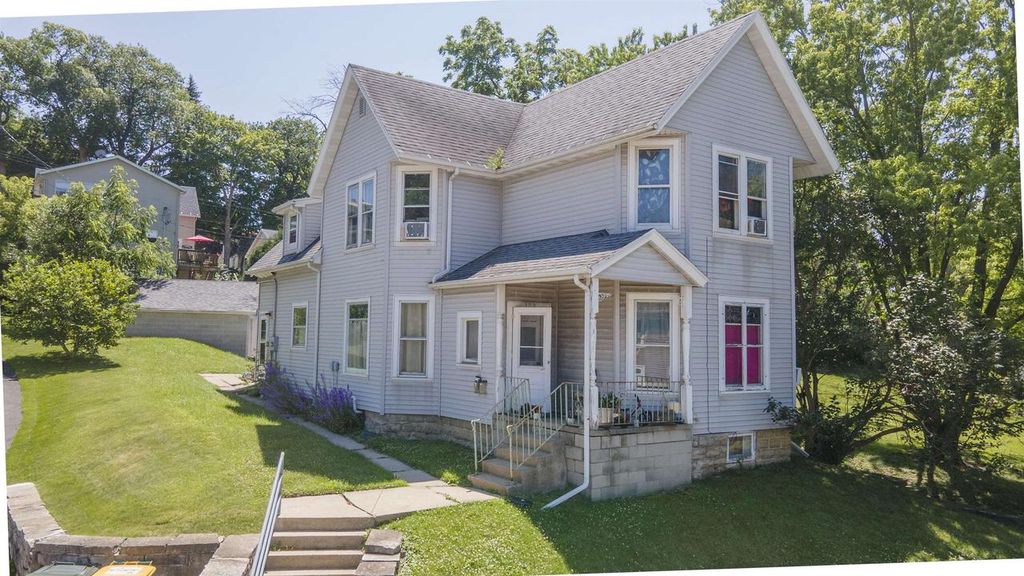 309 W FOND DU LAC STREET, Ripon, WI 54971