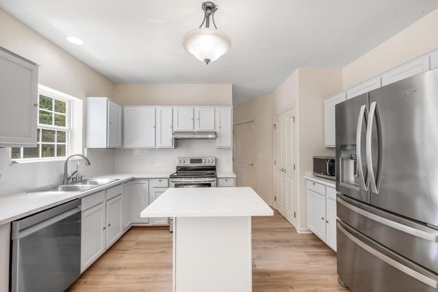 951 River Park DRIVE, Waukesha, WI 53189