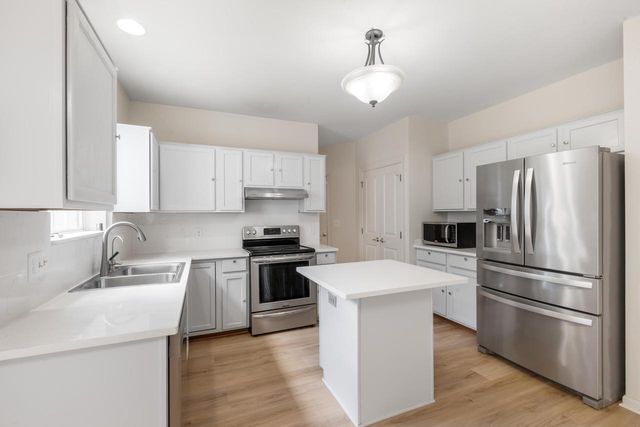 951 River Park DRIVE, Waukesha, WI 53189