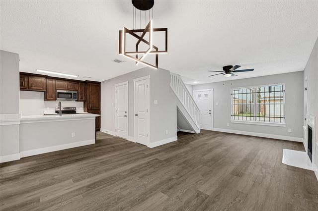 7050 Inwood Park Drive 113, Houston, TX 77088