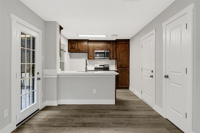 7050 Inwood Park Drive 113, Houston, TX 77088