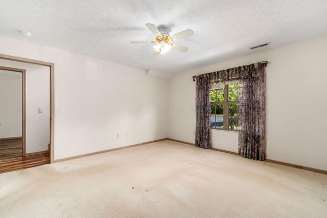 5568 Meadowood Lane, Westerville, OH 43082
