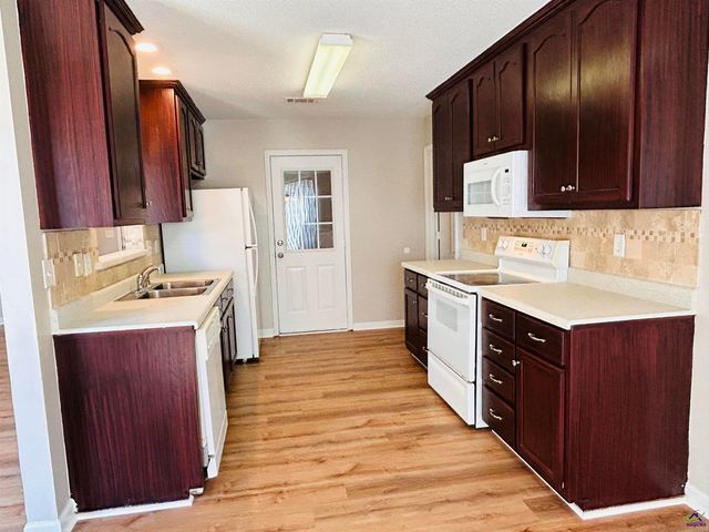 311 Cosmos Avenue, Bonaire, GA 31005