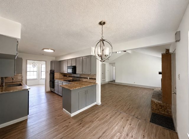 2401 Stephen Lee Drive, Fort Worth, TX 76119