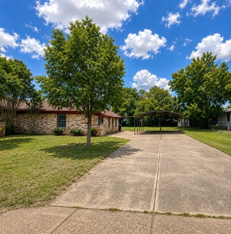 2401 Stephen Lee Drive, Fort Worth, TX 76119