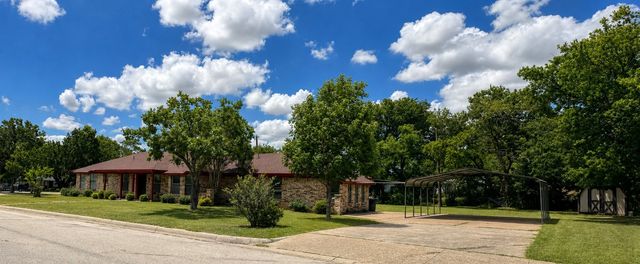 2401 Stephen Lee Drive, Fort Worth, TX 76119