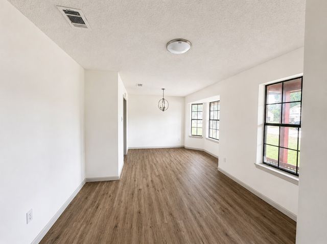 2401 Stephen Lee Drive, Fort Worth, TX 76119