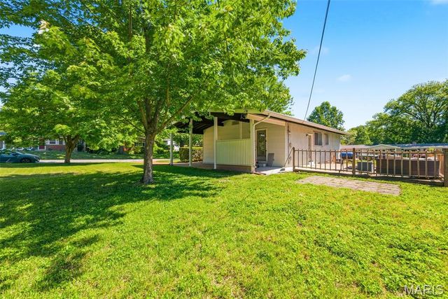 410 Hawthorn Avenue, St Charles, MO 63301