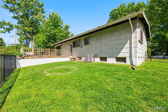 410 Hawthorn Avenue, St Charles, MO 63301
