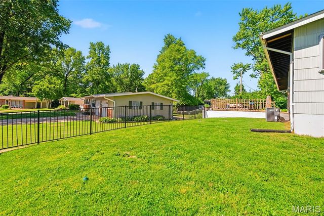 410 Hawthorn Avenue, St Charles, MO 63301