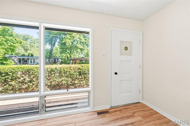 410 Hawthorn Avenue, St Charles, MO 63301