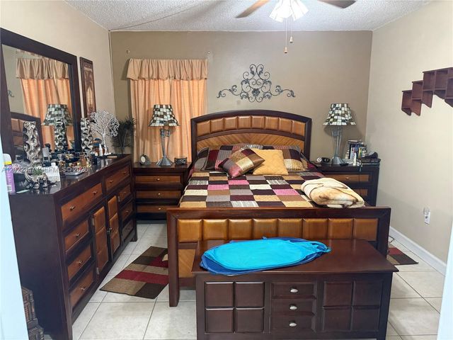 1725 W 60th St F322, Hialeah, FL 33012
