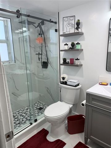 1725 W 60th St F322, Hialeah, FL 33012