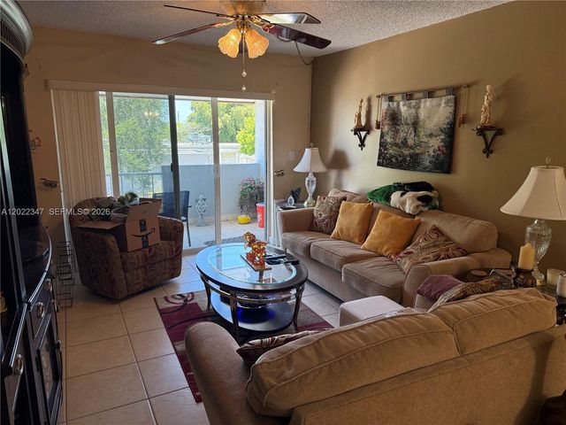 1725 W 60th St F322, Hialeah, FL 33012