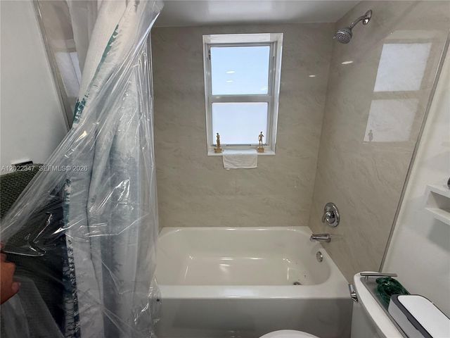 1725 W 60th St F322, Hialeah, FL 33012