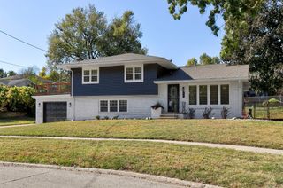 2908 88th Court, Urbandale, IA 50322