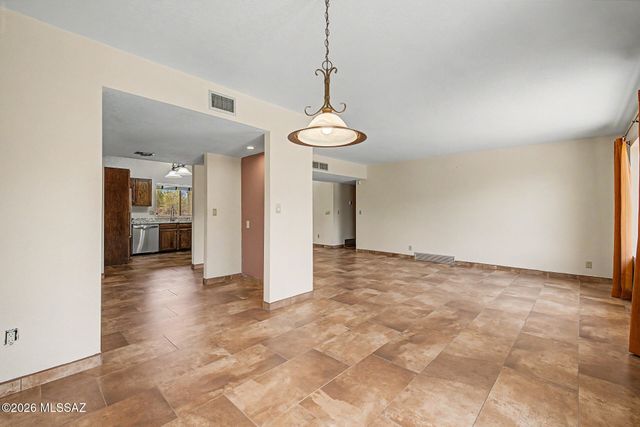 4943 E Calle Capistrano, Tucson, AZ 85718