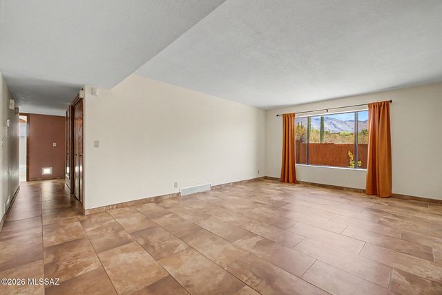 4943 E Calle Capistrano, Tucson, AZ 85718
