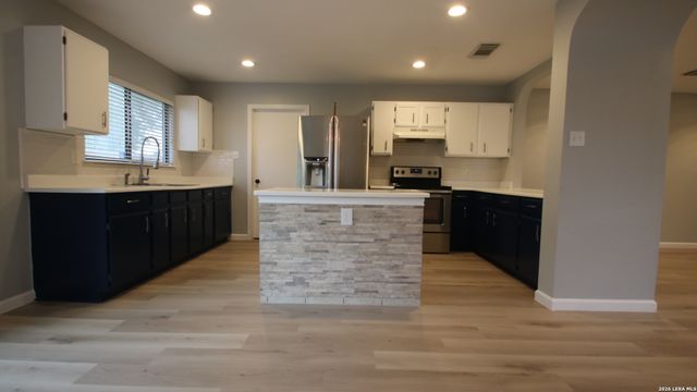 2107 Mossy Creek Dr, San Antonio, TX 78245
