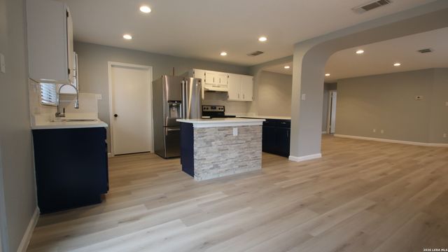 2107 Mossy Creek Dr, San Antonio, TX 78245
