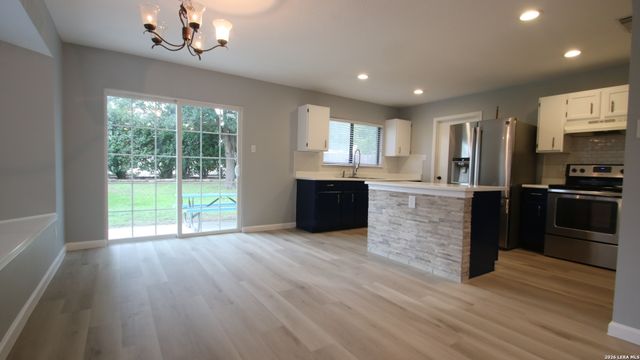 2107 Mossy Creek Dr, San Antonio, TX 78245