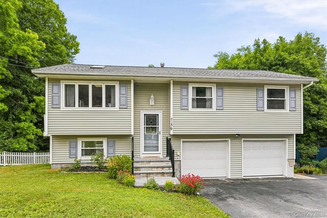 39 Raker Road, Poughkeepsie, NY 12603