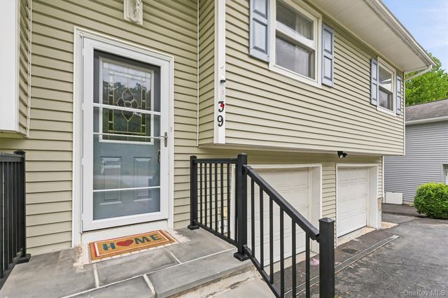 39 Raker Road, Poughkeepsie, NY 12603