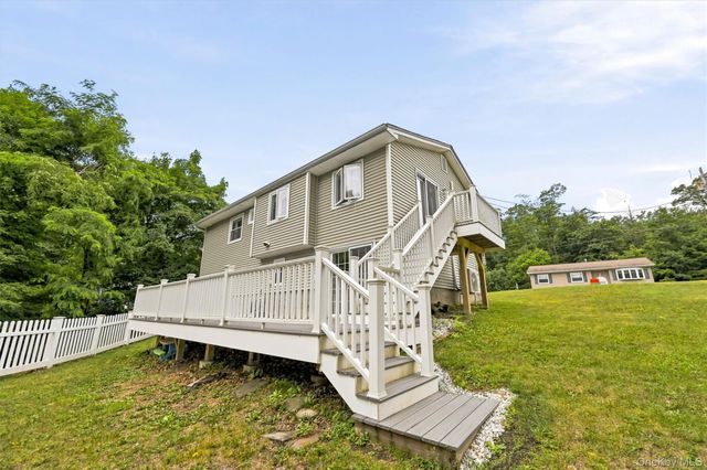 39 Raker Road, Poughkeepsie, NY 12603
