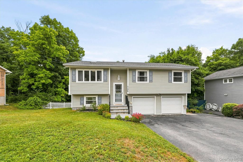 39 Raker Road, Poughkeepsie, NY 12603
