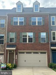 10402 STEEPLECHASE RUN LN, Manassas, VA 20110