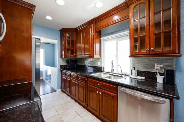 8301 Blossom Hill Dr, Lemon Grove, CA 91945