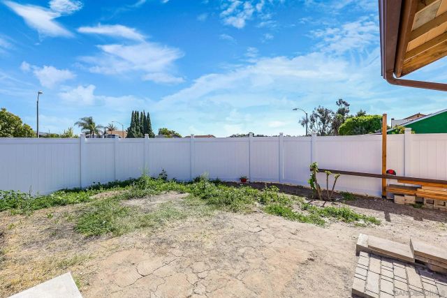 8301 Blossom Hill Dr, Lemon Grove, CA 91945