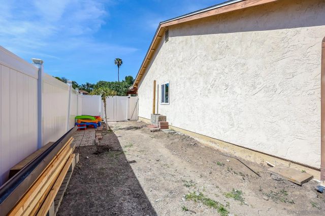 8301 Blossom Hill Dr, Lemon Grove, CA 91945