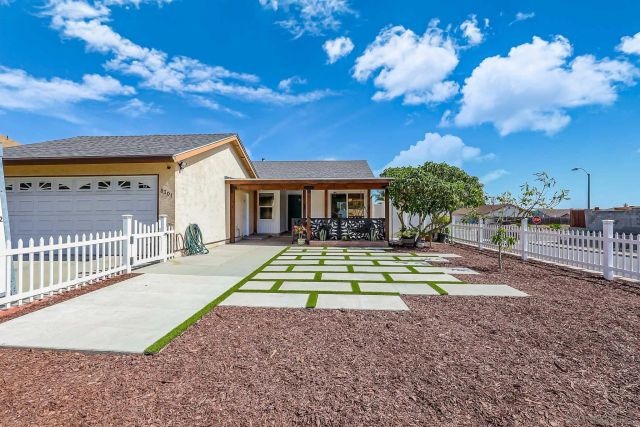 8301 Blossom Hill Dr, Lemon Grove, CA 91945